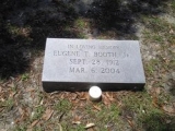 Надгробие Ю. БУТА  (Eugene Theodore Booth, Jr.) на Bonaventure Cemetery Savannah, Chatham County, Georgia, USA. Источник: www.findagrave.com