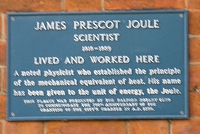 Памятная доска Дж. Джоулю в Манчестере на доме, в котором жил Дж. Джоуль (Acton Square side)