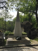 Могила Бранли на кладбище Пер-Лашез