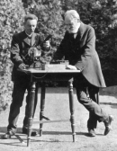 Х.Ф. Гейтель (справа) и Ю. Эльстер