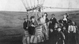 В. Гесс перед полетом на воздушном шаре. 1912