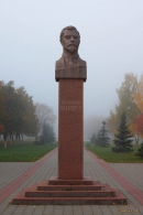 Памятник П.П. Лазареву в г. Губкин.