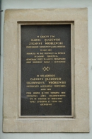 Мемориальная доска на здании Краковского университета, где впервые был получен жидкий кислород.
