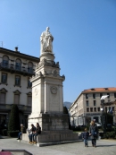 ВОЛЬТА Алессандро.Памятник в Комо на площади Вольта (Piazza Alessandro Volta, Como)