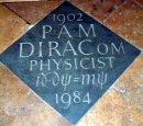 Мемориальная плита П. Дираку в Вестминстерском аббатстве
