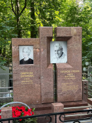 Надгробие А.В. ГАпонова-Грехова и его супруги. Источник: https://www.vremyan.ru/news/525372