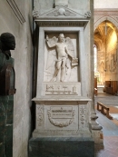 Надгробие в Базилике Санта-Кроче во Флоренции. Фото В.Е. Фрадкина, 2019