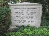 Надгробие В. Нернста, его супруги и дочерей на Stadtfriedhof Göttingen  Gottingen Göttinger Landkreis Lower Saxony (Niedersachsen), Germany