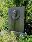Надгробие Л. И.Русинова на Богословском кладбище Санкт-Петербурга. Фото В.Е. Фрадкина, 2019
