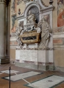 Похоронен в одной из могил перед надгробием Г. Галилея в базилике Санта Кроче во Флоренции. Фото В.Е. Фрадкина, 2019