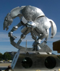 Памятник сферическому коню в Берлине