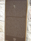Памятная доска в Университете Саскачевана, Канада. Автор&#9;SriMesh. Источник: https://goo.gl/tBHrgH