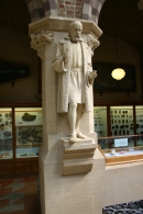 Скульптура  Г. Галилея в Музее натуральной истории Оксфордского университета