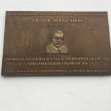 Мемориальная доска В. Гессу в Инсбруке на Conradstraße, 6. Источник: https://goo.gl/1GAk18