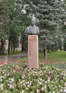Памятник Ф. Жолио-Кюри в Обнинске. Фото В.Е. Фрадкина. 2021