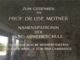 Мемориальная доска. Источник:http://www.radiokorneuburg.at/mit-dem-mikrofon-bei-unseren-institutionen-abc-abwehrschule/