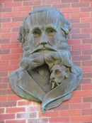 Максвелл с демоном на здании университета штата Орегон
