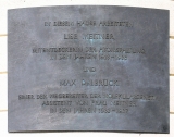Мемориальная доска в Берлине,  Thielallee 63. Источник: https://commons.wikimedia.org/wiki/File:Gedenktafel_Thielallee_63_(Dahl)_Lise_Meitner.JPG