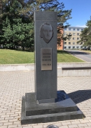 Памятник Т. Зеебеку в Таллиннском политехническом университете