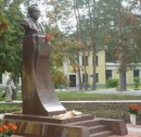 Памятник В. Векслеру в Дубне. Автор М. Мерабишвили. Дата установки — 17.09.2012