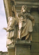 Статуя Р. Декарта в  Будапеште (Венгерская АН)
