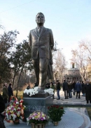 Памятник В.А, Амбарцумяну в Ереване